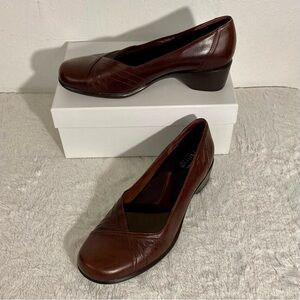 Clarks Artisan Brown Leather Heeled Slip On Loafers Women’s Size 8.5M